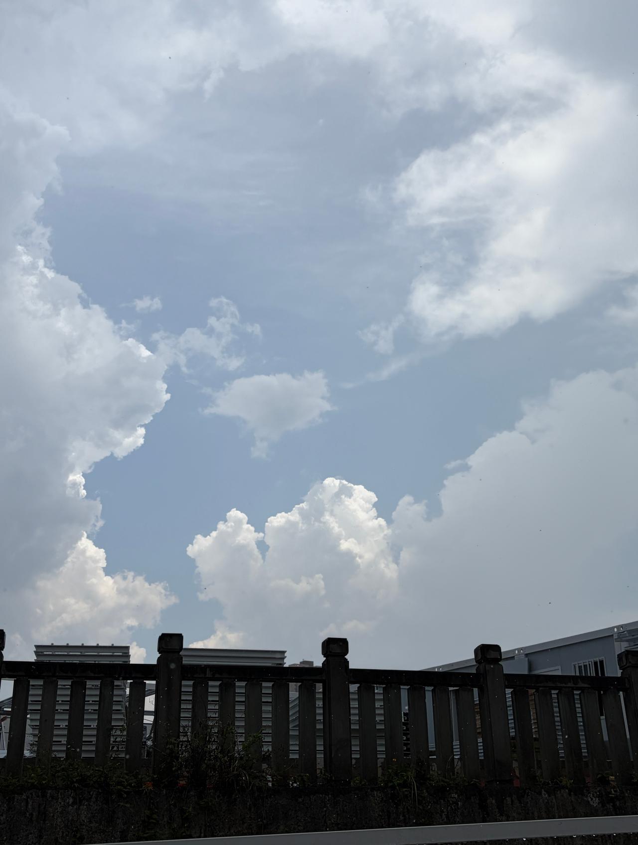 🌧️☁️