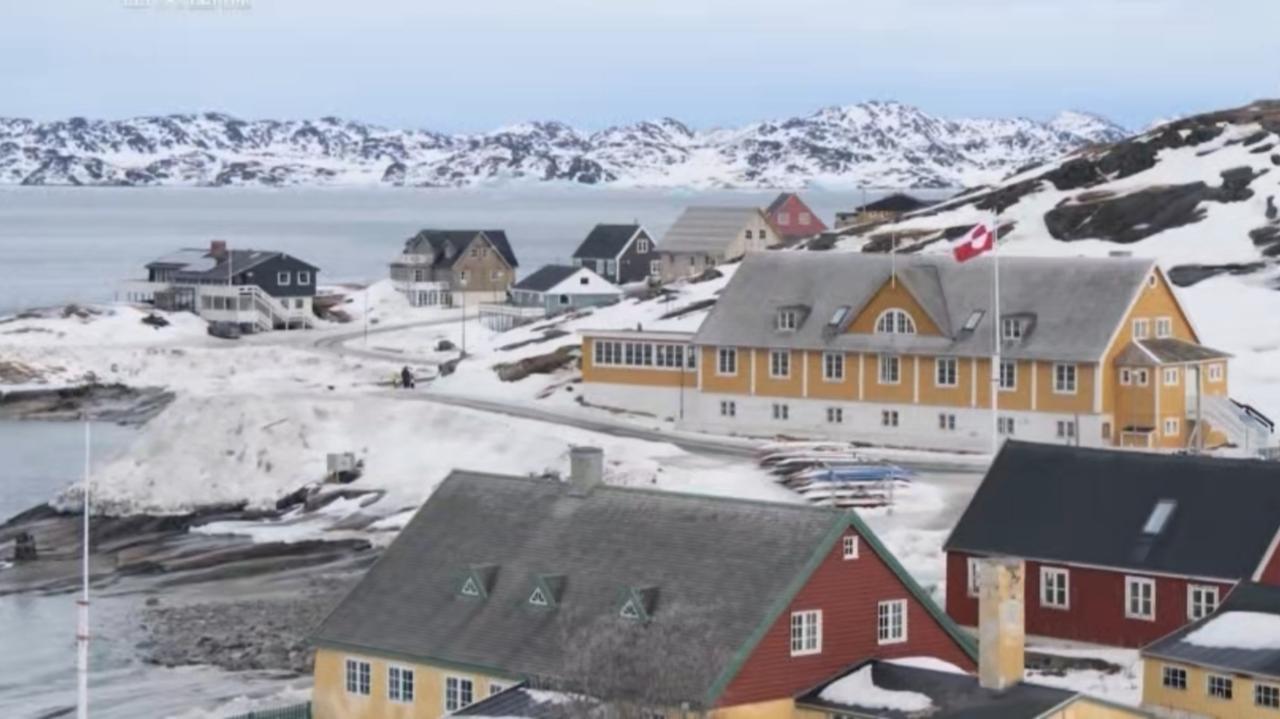 特朗普对格陵兰的觊觎愈发露骨，面对格陵兰总理“永不成为美国人”的坚定表态，他竟放