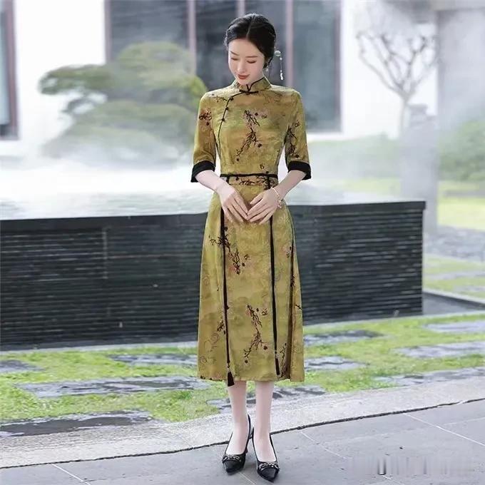 风儿，是虫的呢哝，鸟的欢唱；风儿，是蝶的翩舞，花的飘香；风儿，是水的细浪，帆的鼓