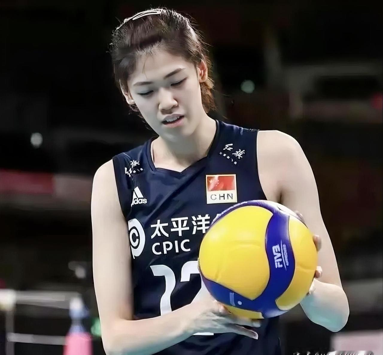 李盈莹的体检报告出来了。
意甲豪门看完后没说话。
反而默默掏出了合同。
那份体检