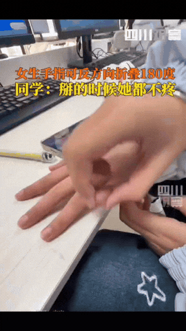 世界之大，无奇不有，

2025年10月21日，江苏连云港的一所学校里，

一个
