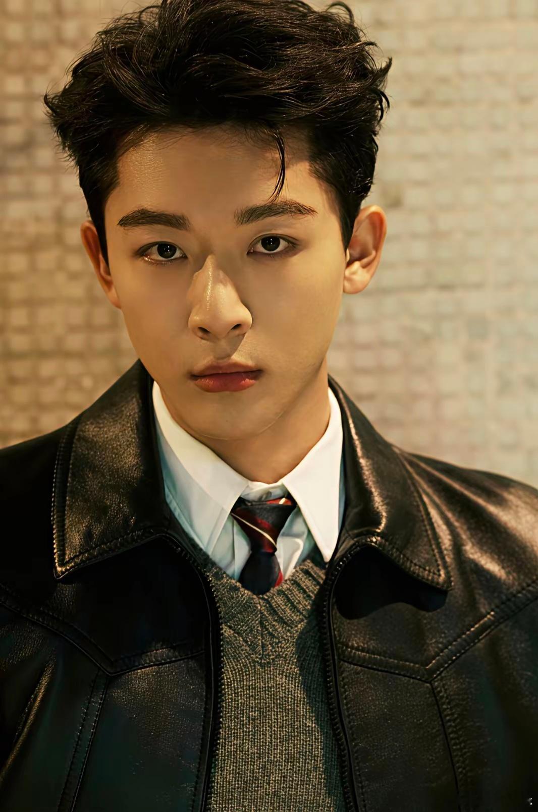 比较好奇张晚意就去扒了一下才知道张晚意根本没有什么背景，所以才会在北影节求职昨天