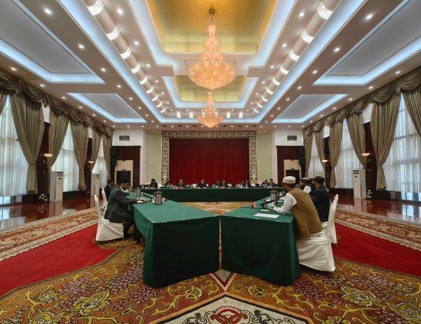 4月1日至7日，中国、阿富汗、巴基斯坦三方代表在新疆乌鲁木齐连续一周举行非正式会