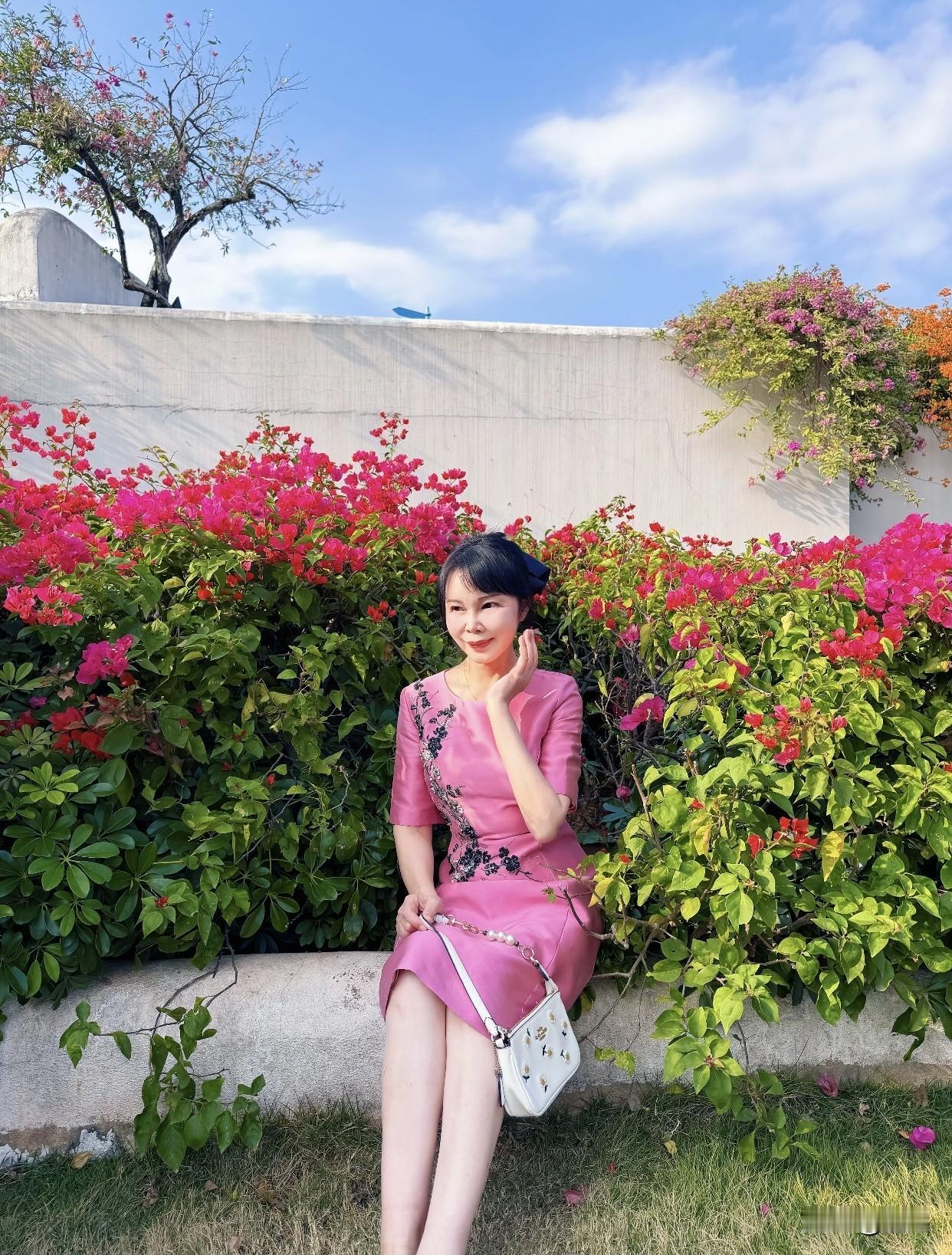 为什么说女人美在气质一些只靠外表的人，也许一时能吸引目光，时间长了就没了韵味。有