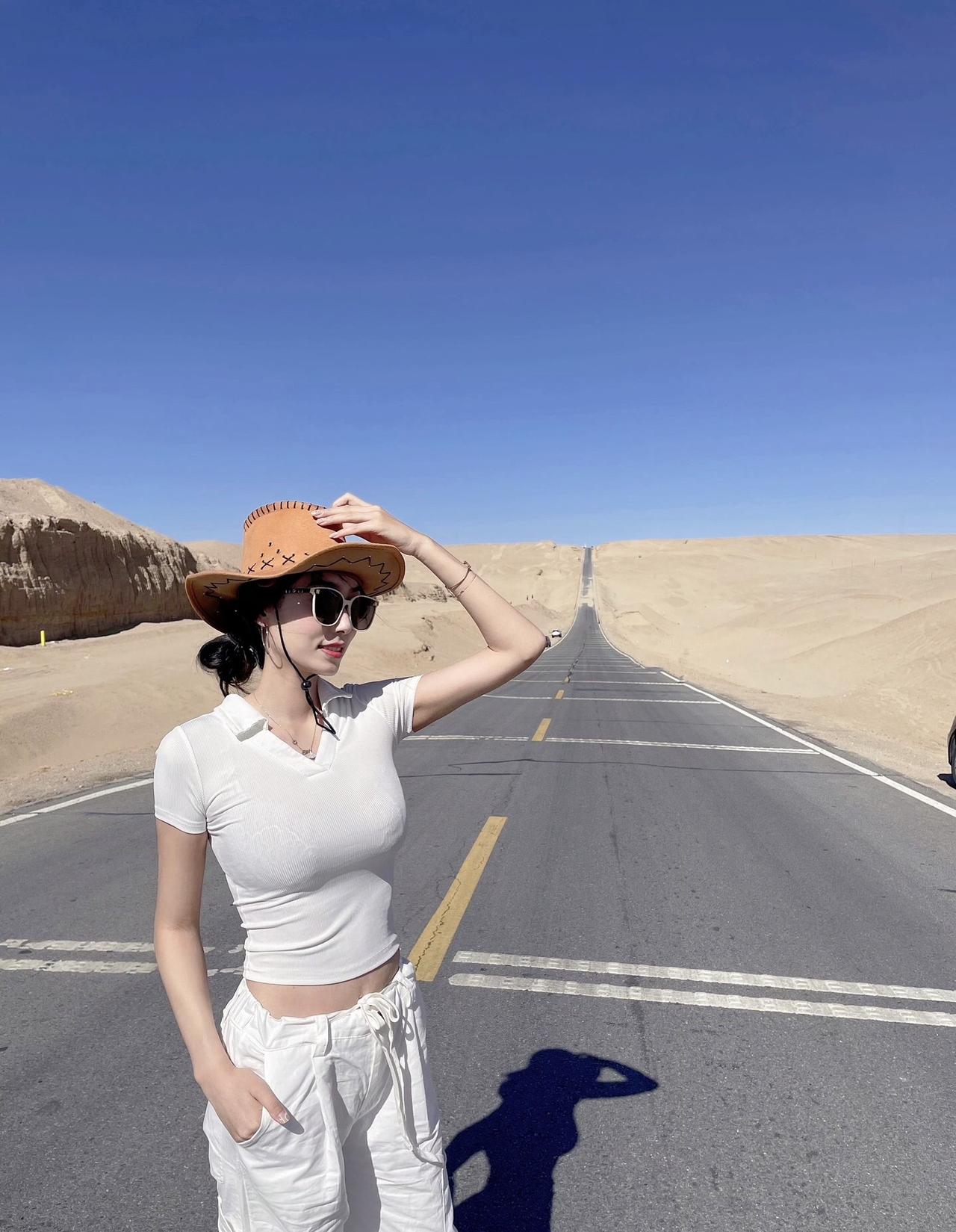 愿你遍历山河，仍觉人间值得。上热门 生命力拍照姿势 穿搭 御姐