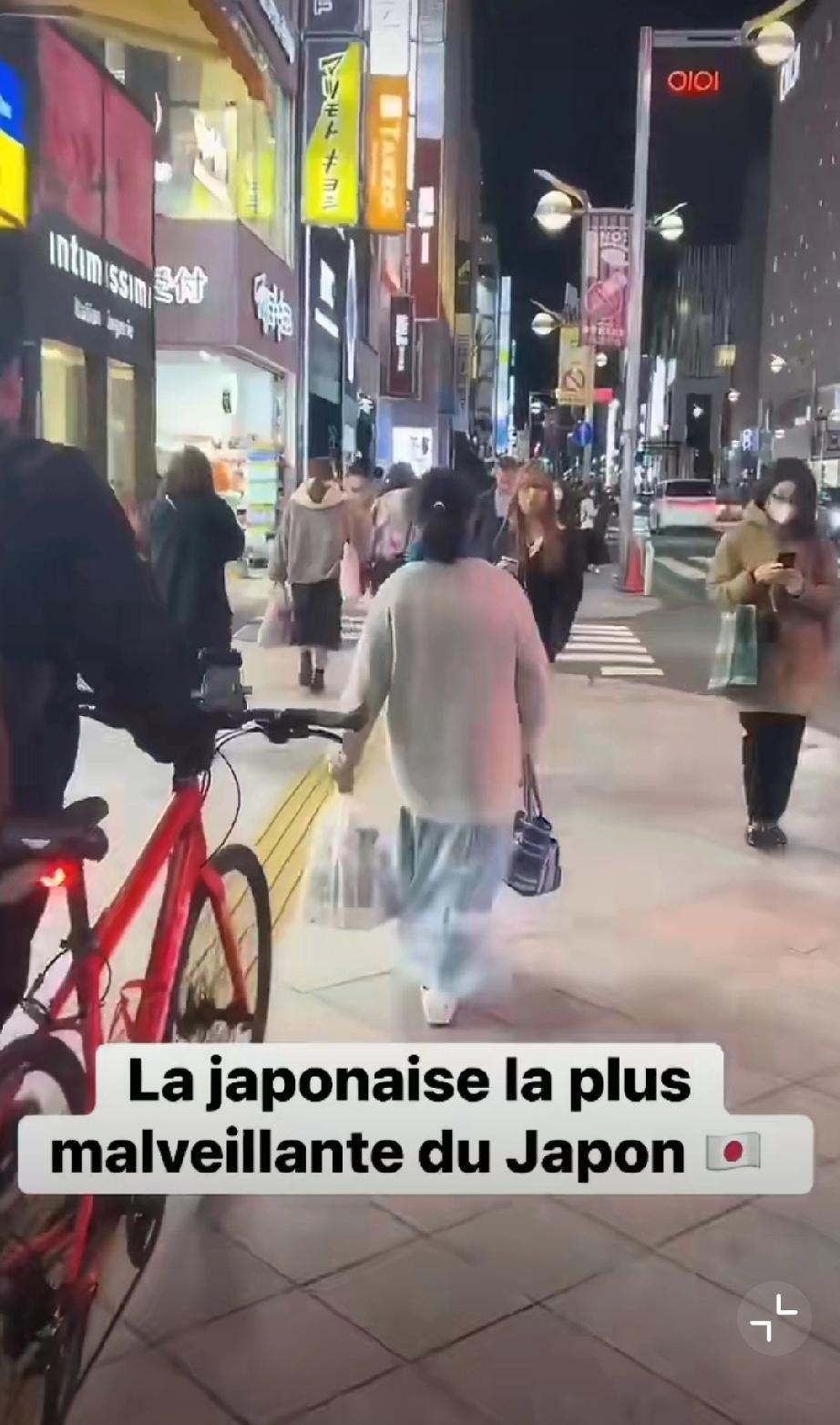 日本撞人族？还知道欺软怕硬……
日本这个社会太压抑，都变态了！日本暴力事件 日本