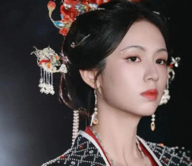 周也曝《一瓯春》火爆后，请许凯、富大龙出来聚会被拒，理由搞笑