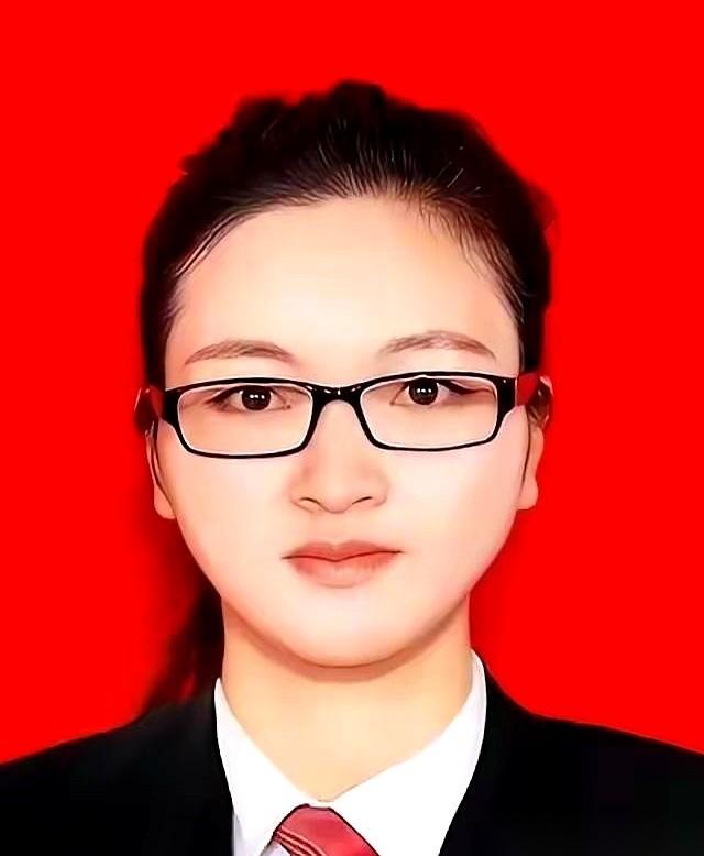 海原县那个靠直播带岗火遍全网的女局长，马瑞蓝，栽了。
几个月前刚提拔成乡长，庆功