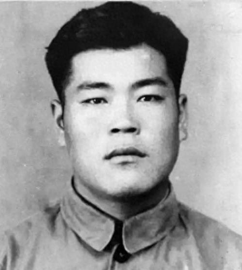 上甘岭英雄连长张计发重伤失联，偶尔被找回部队，升任团参谋长
张计发的这段经历，全