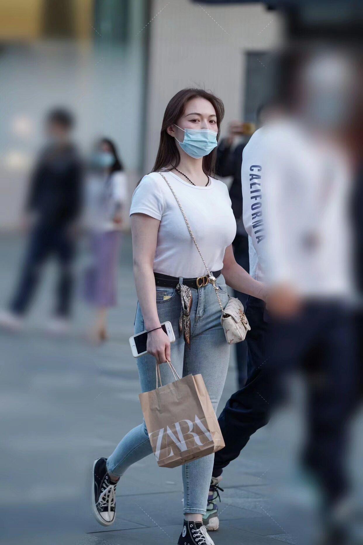 话越传越多，礼越捎越少。