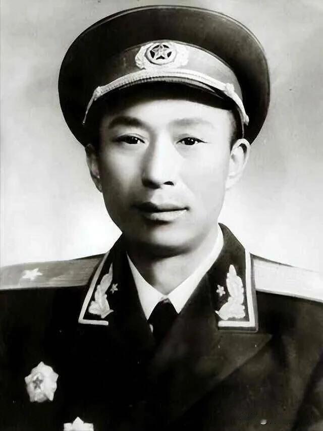 1950年，志愿军营长打了胜仗，率部抓了112个俘虏，战后全营被表扬，谁知身为营
