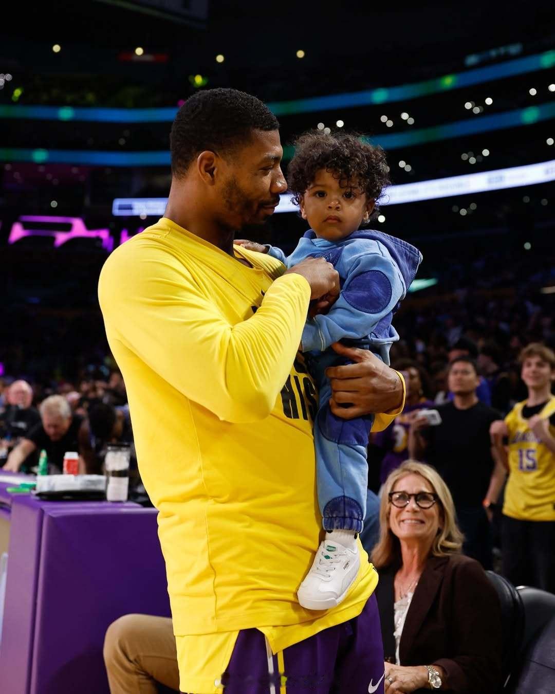 斯玛特IG更新：曾经梦想的一切，如今我正当着你的面一一实现。小小刚长了一张冷酷脸