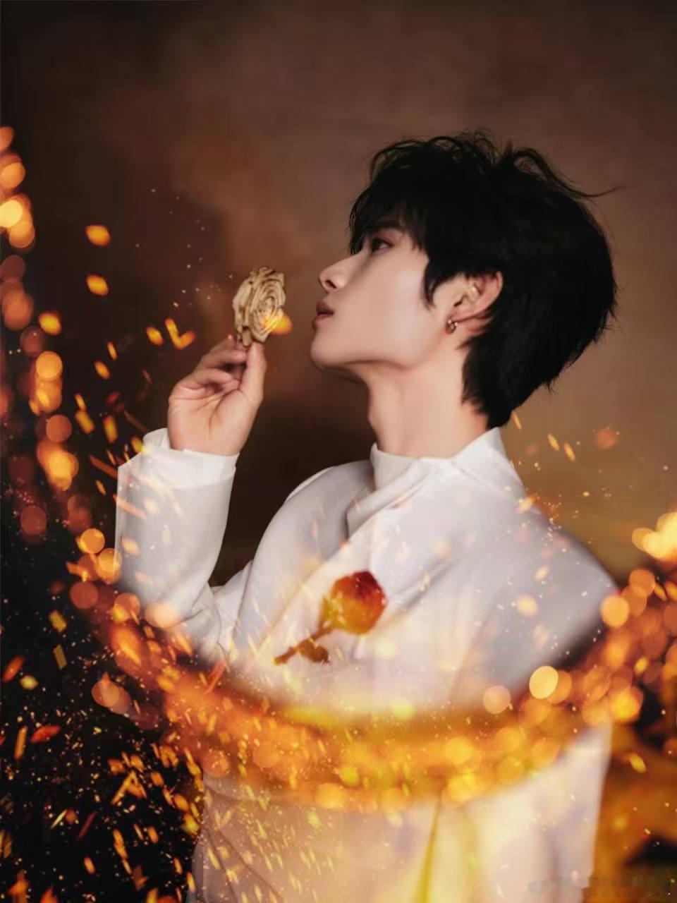 井胧给秦昊送黄瓜咸菜没想到井胧的咸菜事业版图扩展得这么快，连秦昊都收到了专属投喂