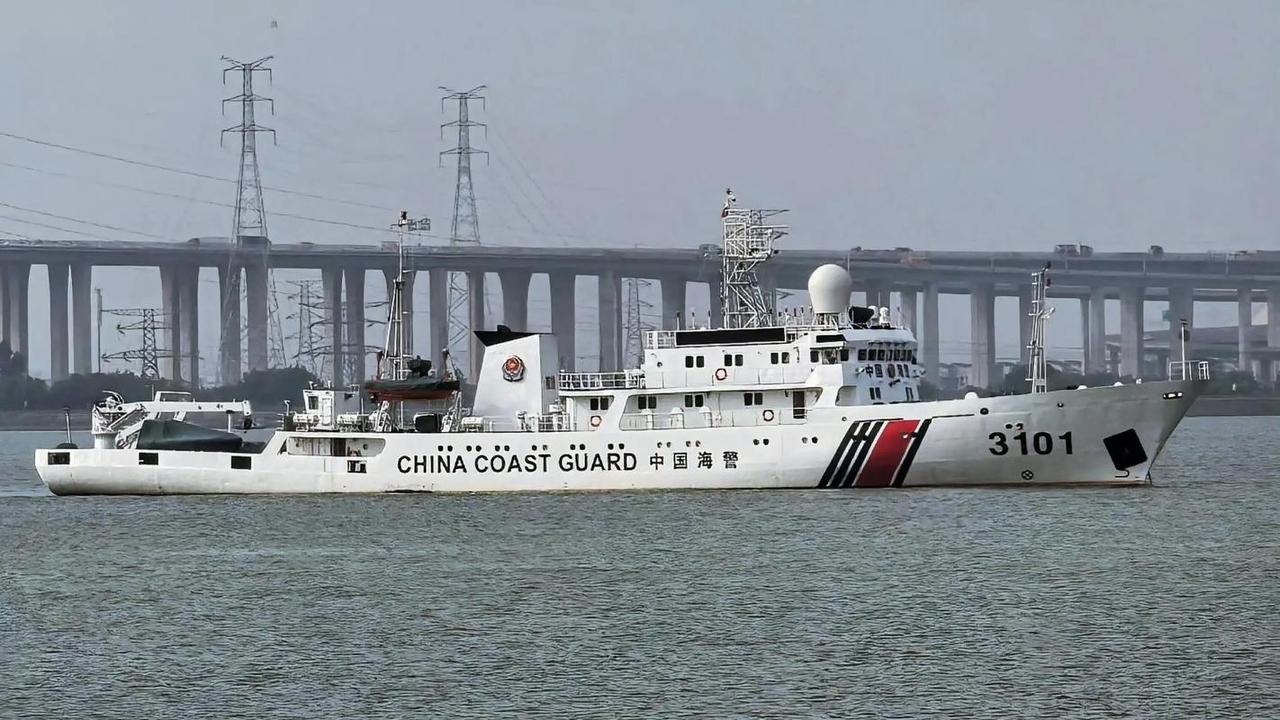 东沙对峙背后，500吨小船撞3000吨巨舰？台海巡署的纸老虎游戏该收场了。
 
