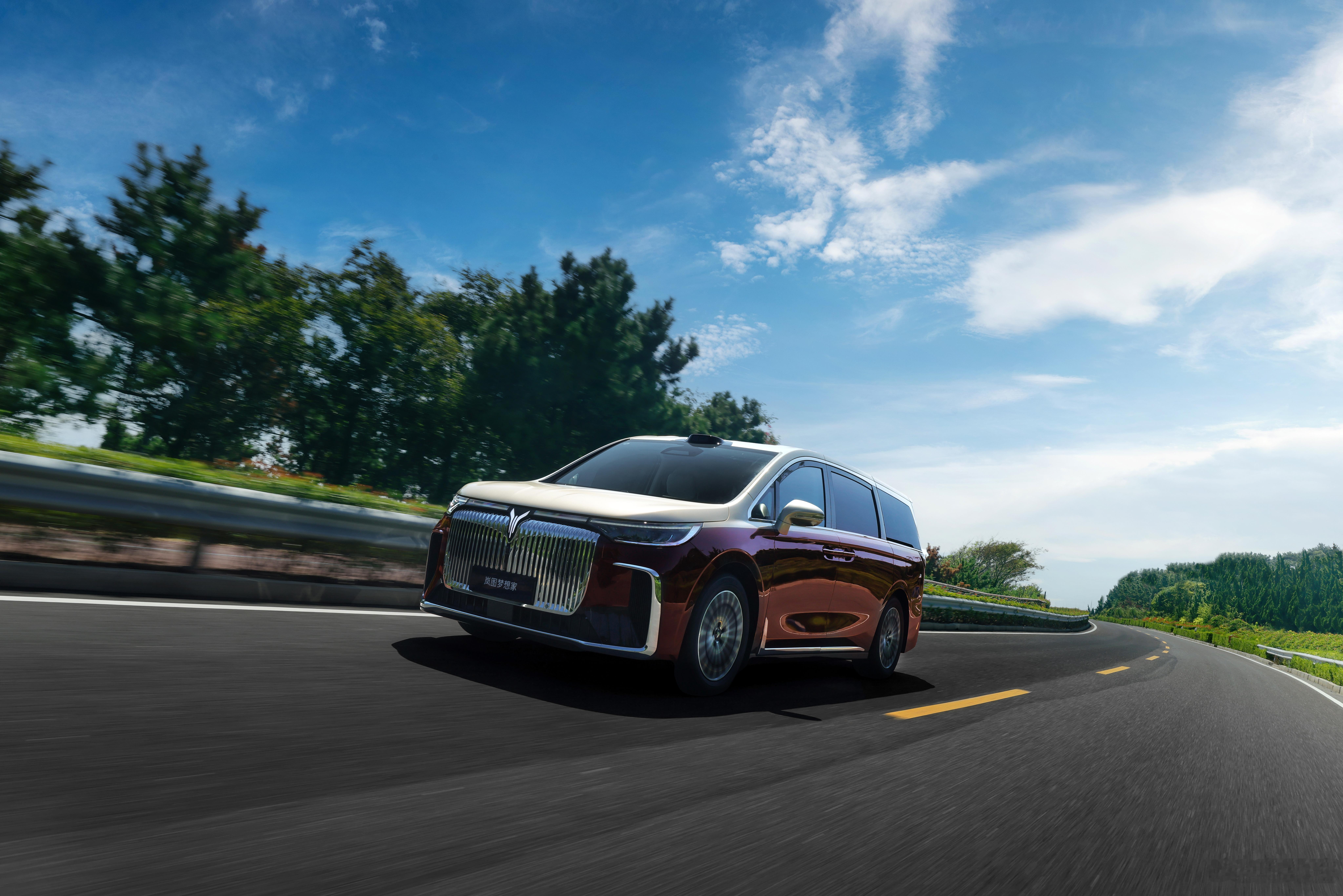 高端MPV销量冠军2025年，岚图梦想家成了MPV市场的“大赢家”，下半年销量4