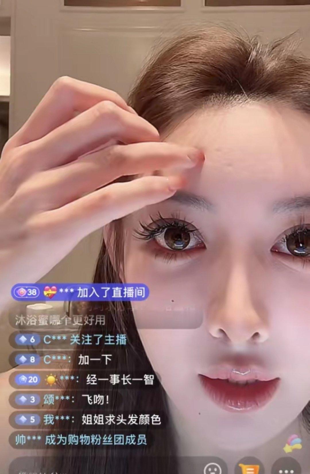 33岁叶柯产后开播，美出新高度诶，和黄晓明还在一起吗？虽然被黑的很惨，但是看着也