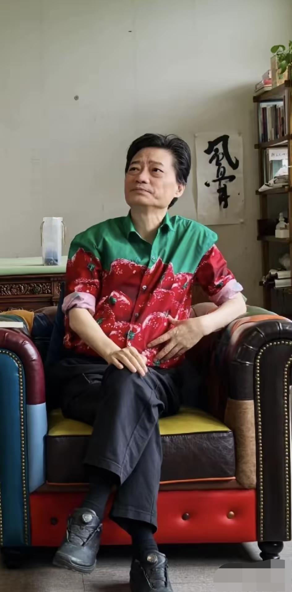 他曾是主持界的大牌天花板人物，主持幽默风趣，是多少人崇拜偶像，你还记得他是谁吗？