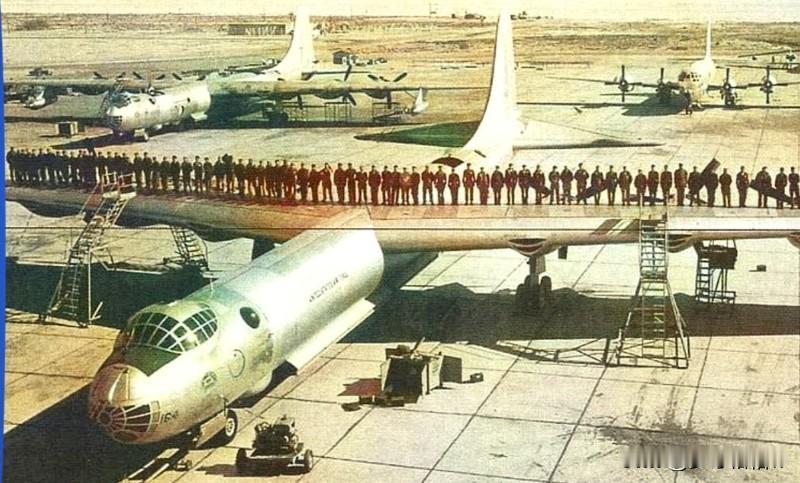 1941年6月，花旗国军队向其航空工业提出提出航程16000公里，飞行时速500
