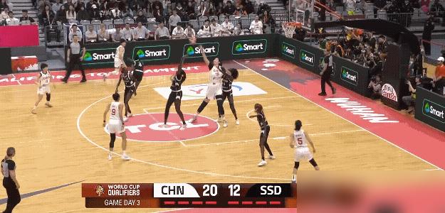 打爆欧洲冠军，18分钟20分，正负值全队第一，然后教练把她摁在板凳上。你看懂这操