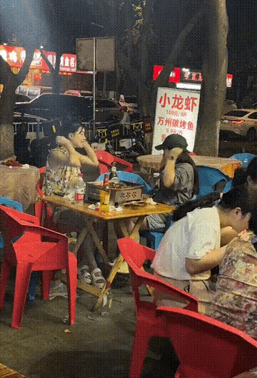 1 天呐！这姑娘的开酒方式太炸裂了！[恐惧]
2 手速跟不上眼速，结局写在脸上了