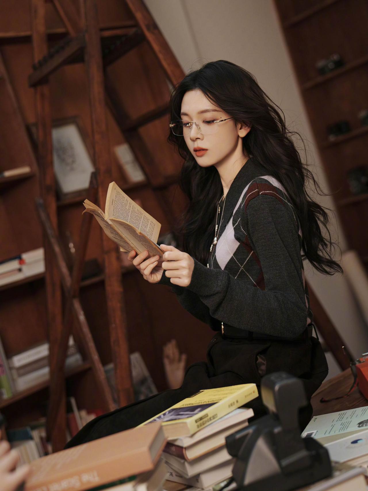 集卡领红包陈瑶，变身学姐！