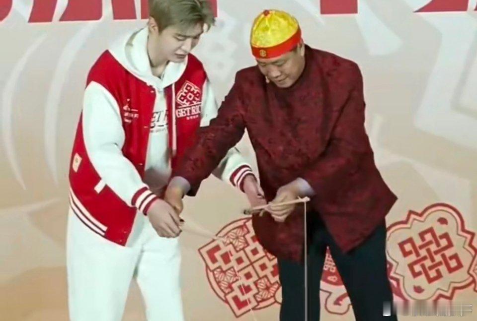 范丞丞这孩子学什么都快 范丞丞的学习能力真的绝了！不管是新技能还是新舞台表现，上