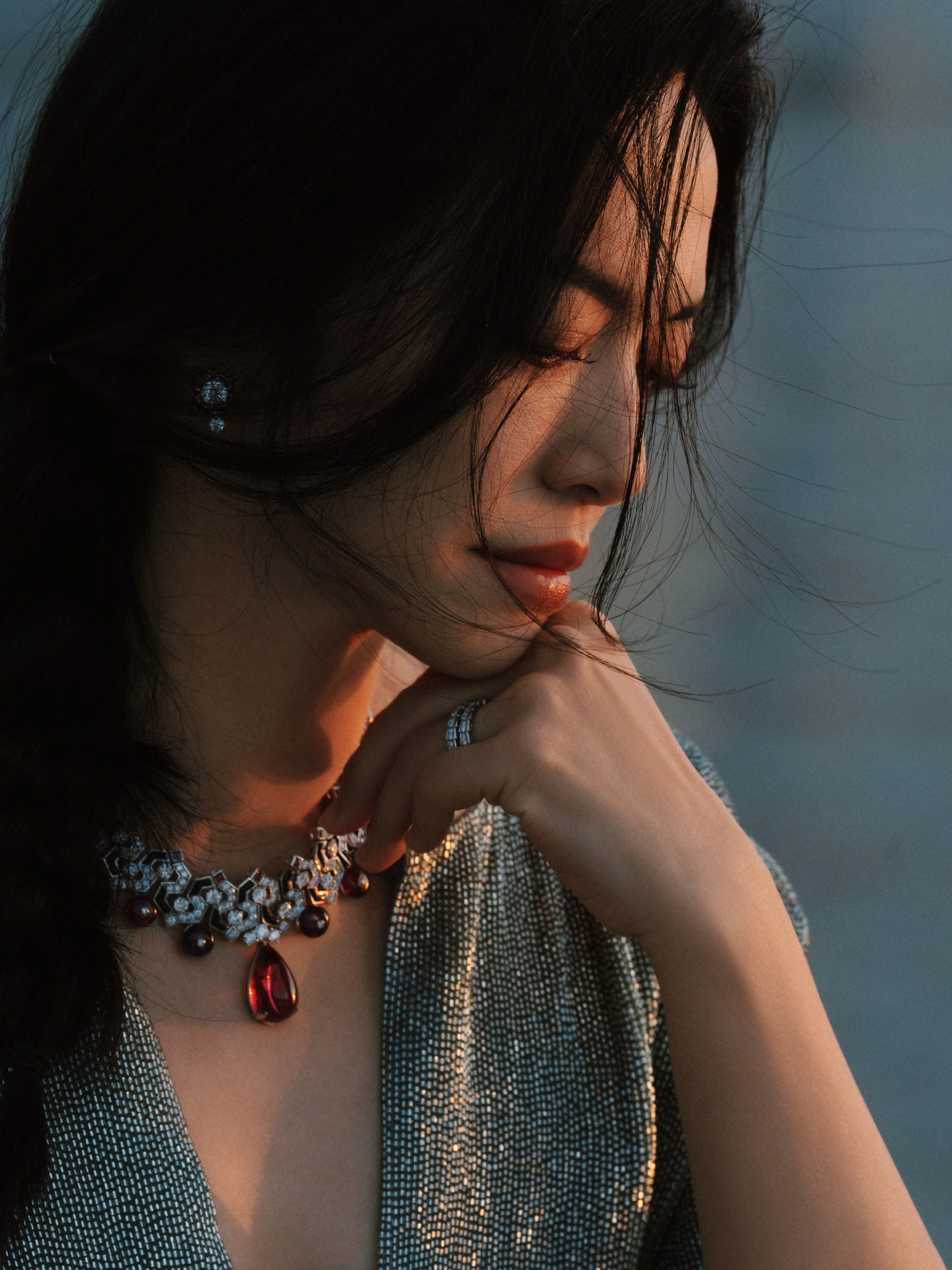 姚晨亮相金鸡奖造型大片，身穿阿玛尼2017秋冬高定 