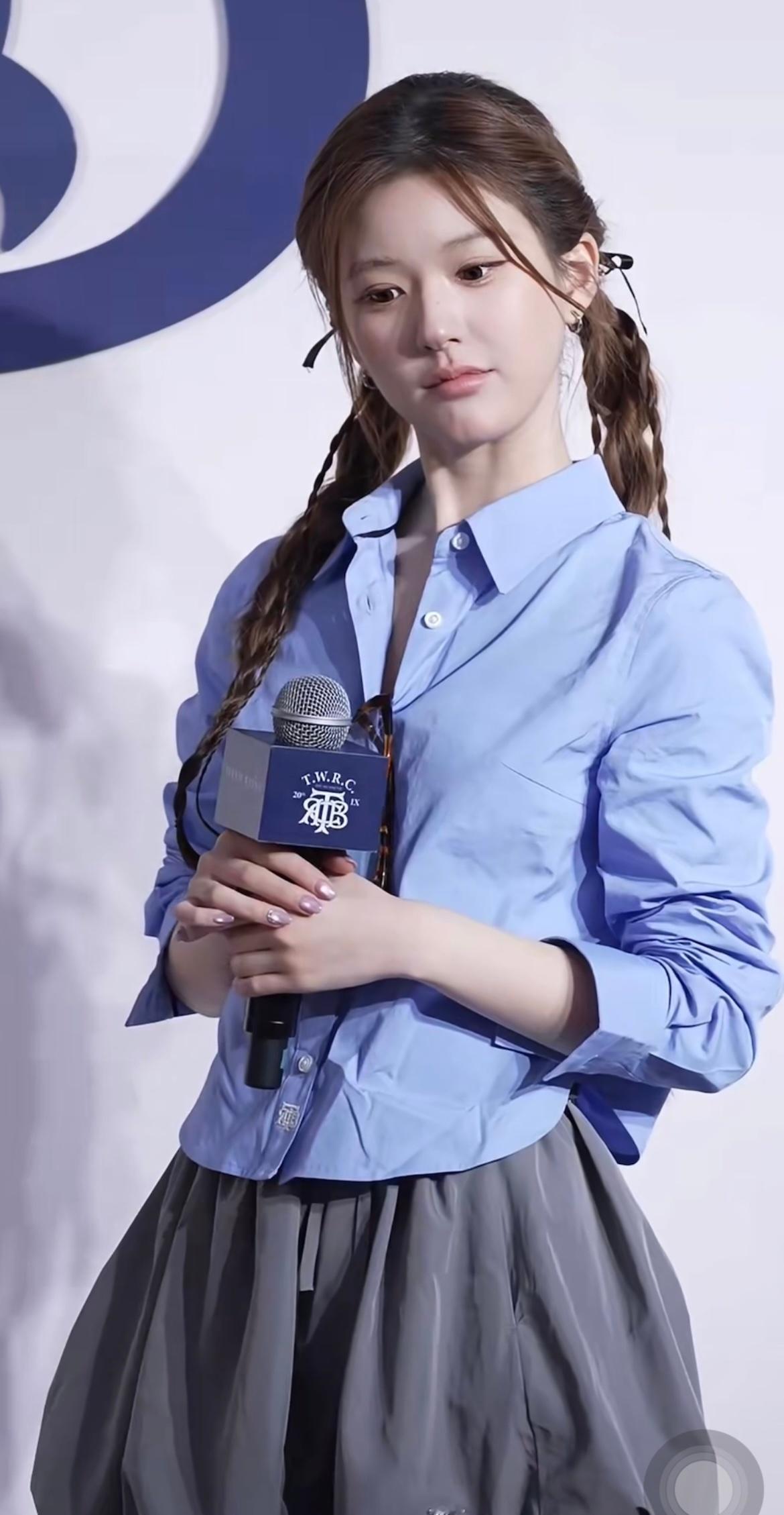 #赵露思 武汉#直播截图，可可爱爱 ​​​