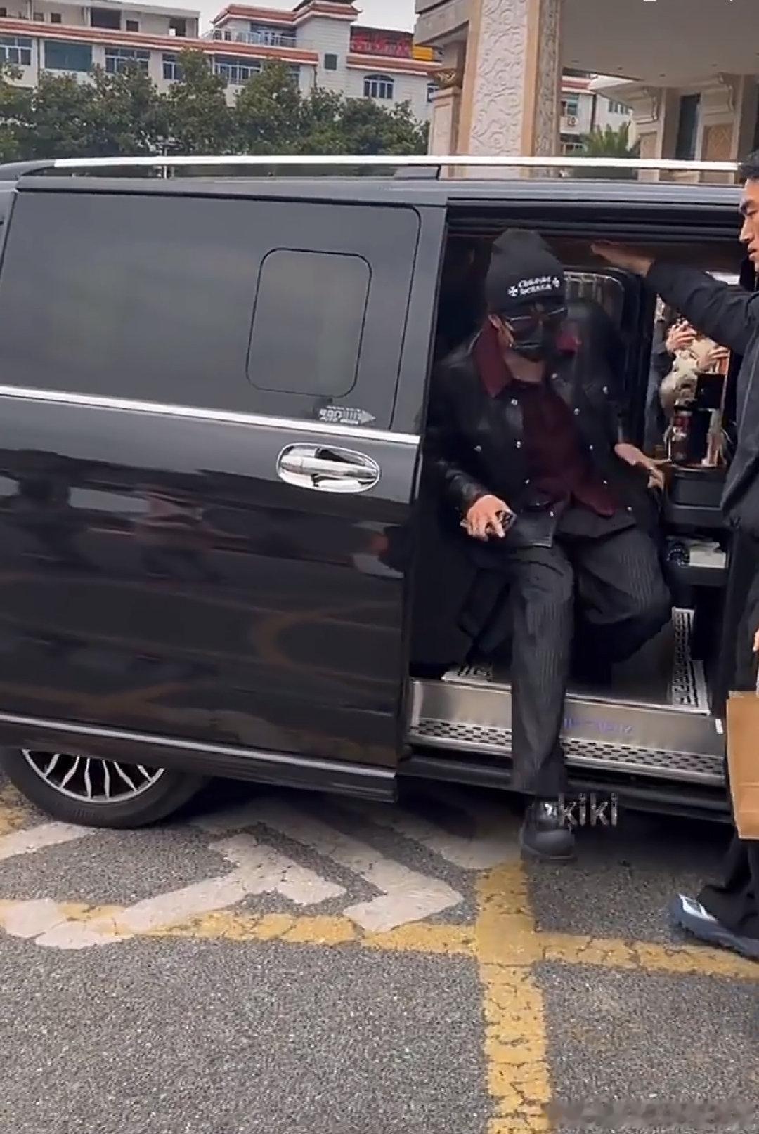 檀健次新剧定妆路透 檀健次新剧《何不同舟渡》定妆路透 