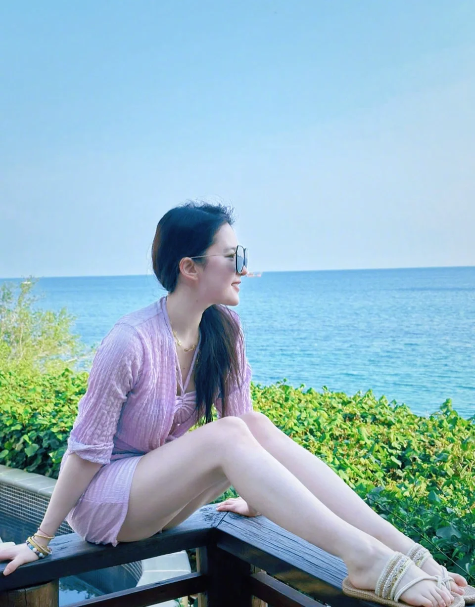 刘亦菲泰国海边度假⛱️美翻了