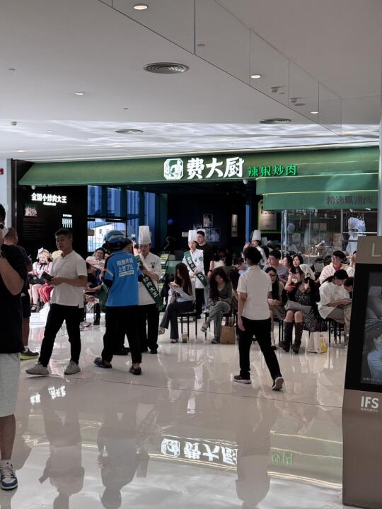 在成都！这家湘菜店！我不语只是一直吃。。