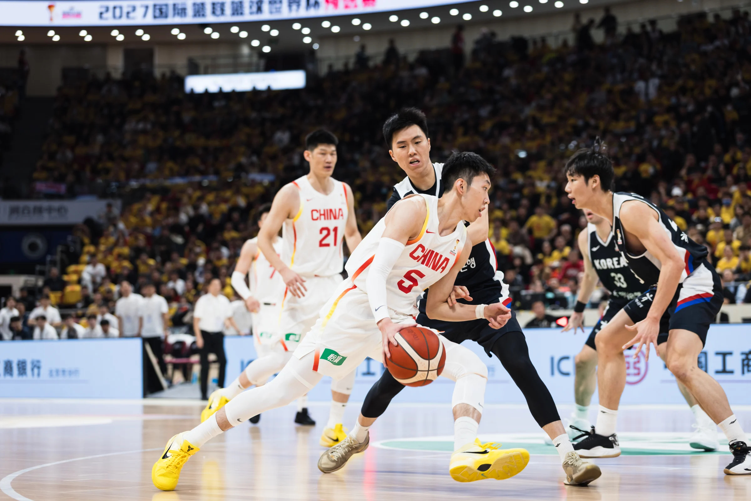 中国男篮主场不敌韩国男篮中国男篮76-80不敌韩国男篮 还是主场。 本场比赛除了