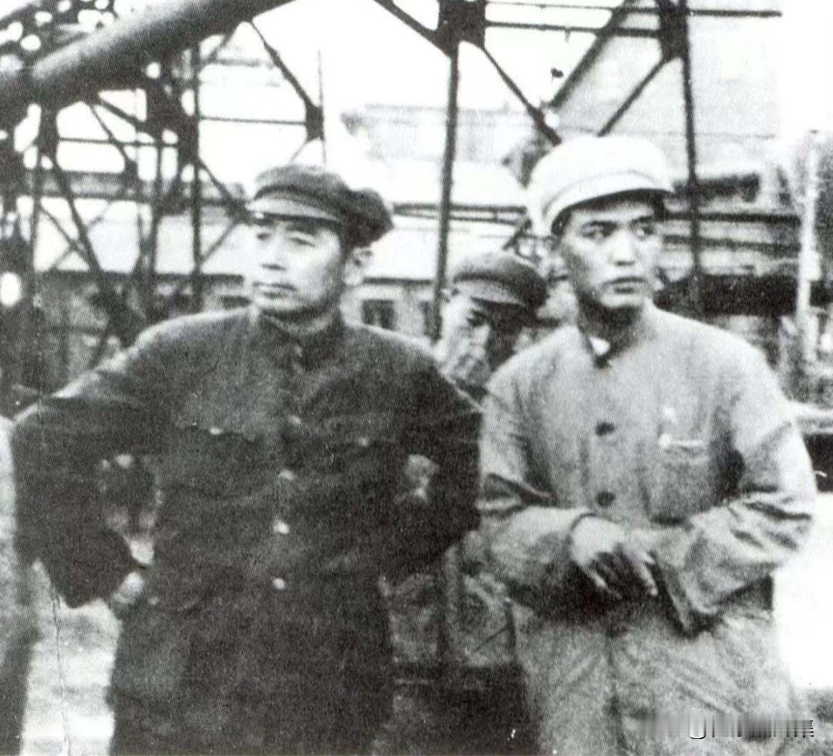 【周总理历史上的今天——7月2日】
1951年7月2日，周恩来、邓颖超到大连化工