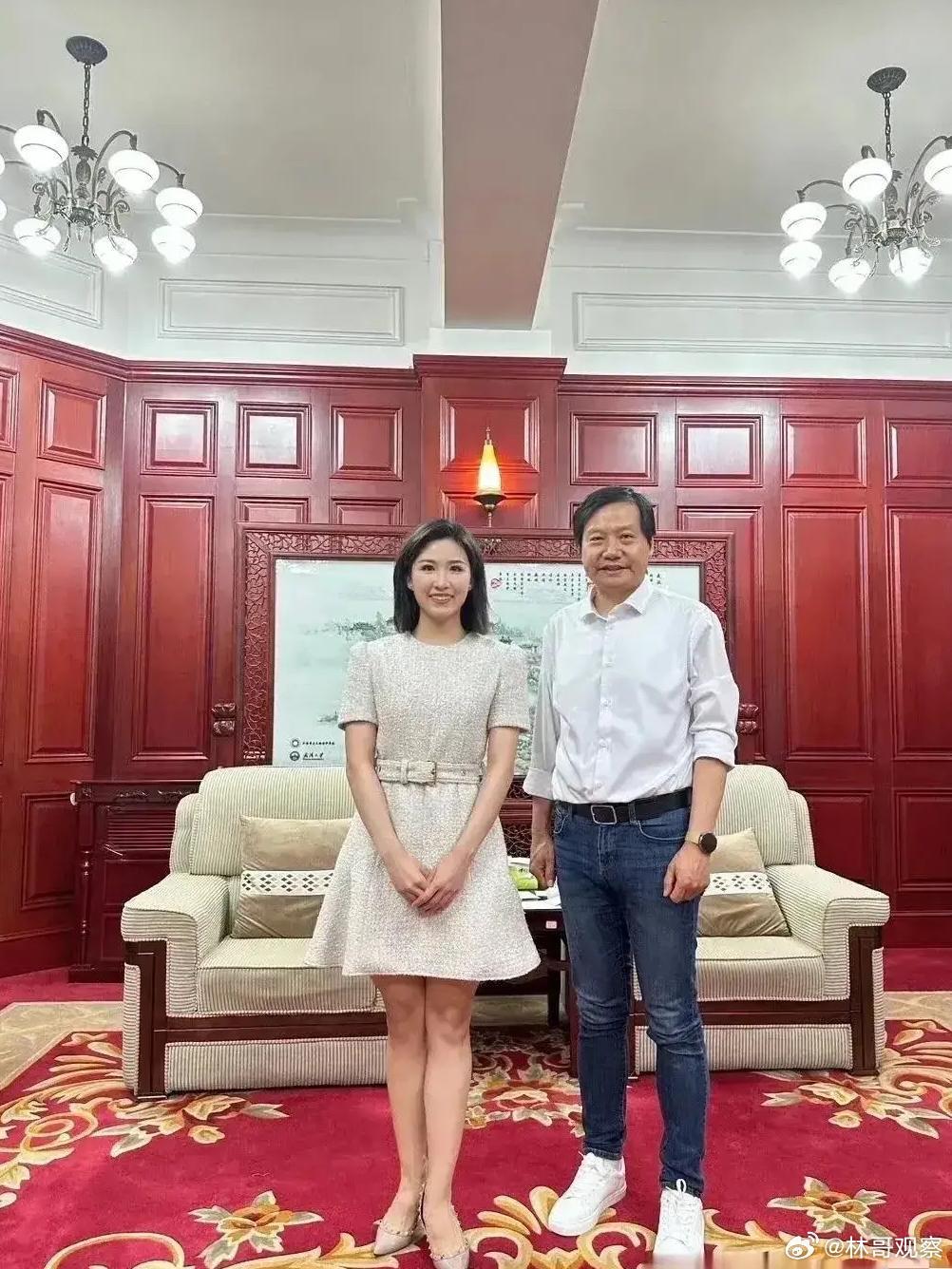 不懂就问，旁边的这个人是谁？ ​​​