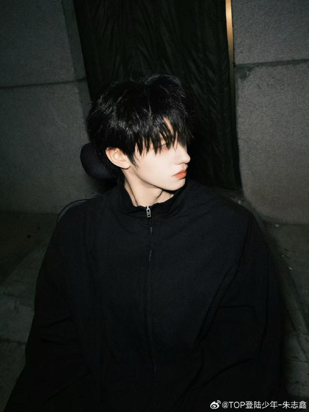 朱志鑫又是一个黑夜 朱志鑫晒月亮 九宫格！！ 