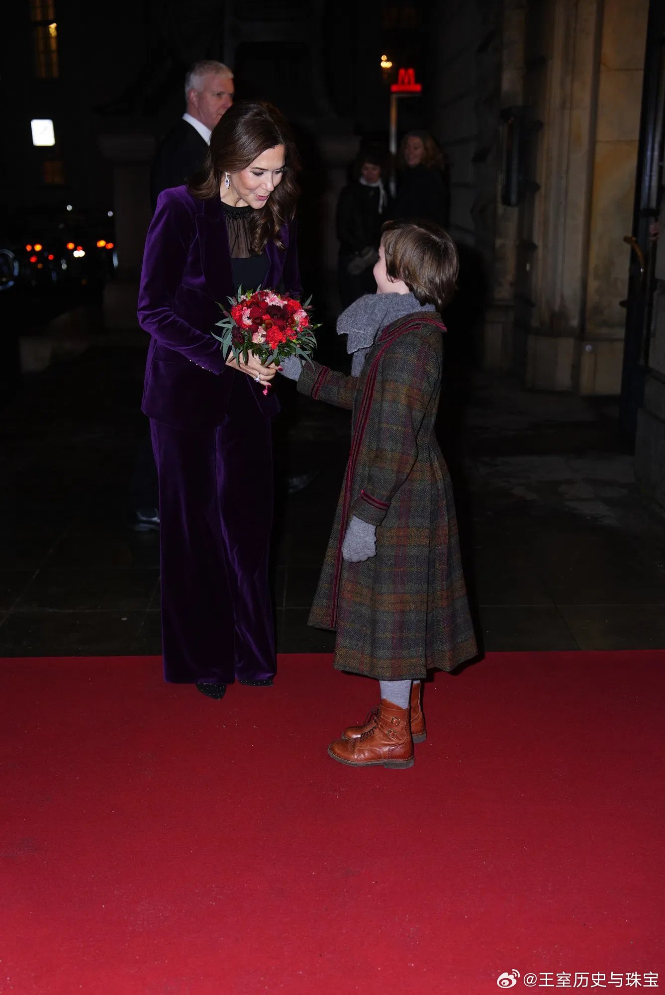 新闻 2026.1.14 丹麦王后玛丽出席在丹麦皇家剧院老舞台举行的戏剧《城墙之