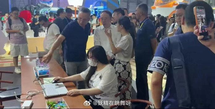 在CJ被游戏AI硬控了在CJ被鹅厂AI师傅教做瓷器 试了好几次烧制瓷器，每次成品