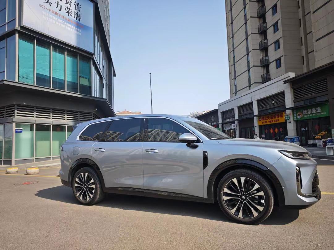 华境S这颜值和质感真的绝了✨✨。提车一周，终于开着我的银灰色华境 S 出门撒野了