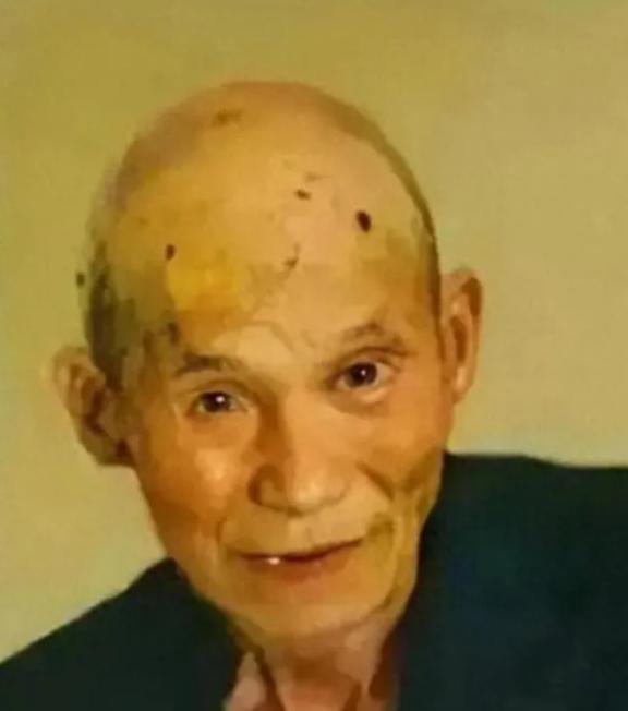他是全中国坐牢时间最长的人，坐了长达57年的牢，20岁入狱，77岁才被释放，没想