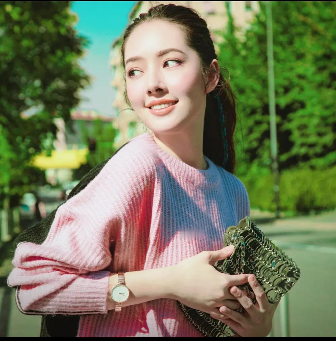 嫁入豪门，如果没利用豪门资源建立自己的事业和财富。和嫁穷人也区别不大。
看郭碧婷