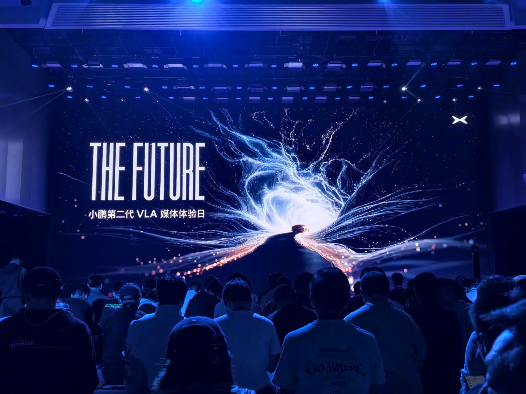 已经到达小鹏发布会现场。今天下午小鹏第二代VLA正式发布，2026款小鹏X9纯电