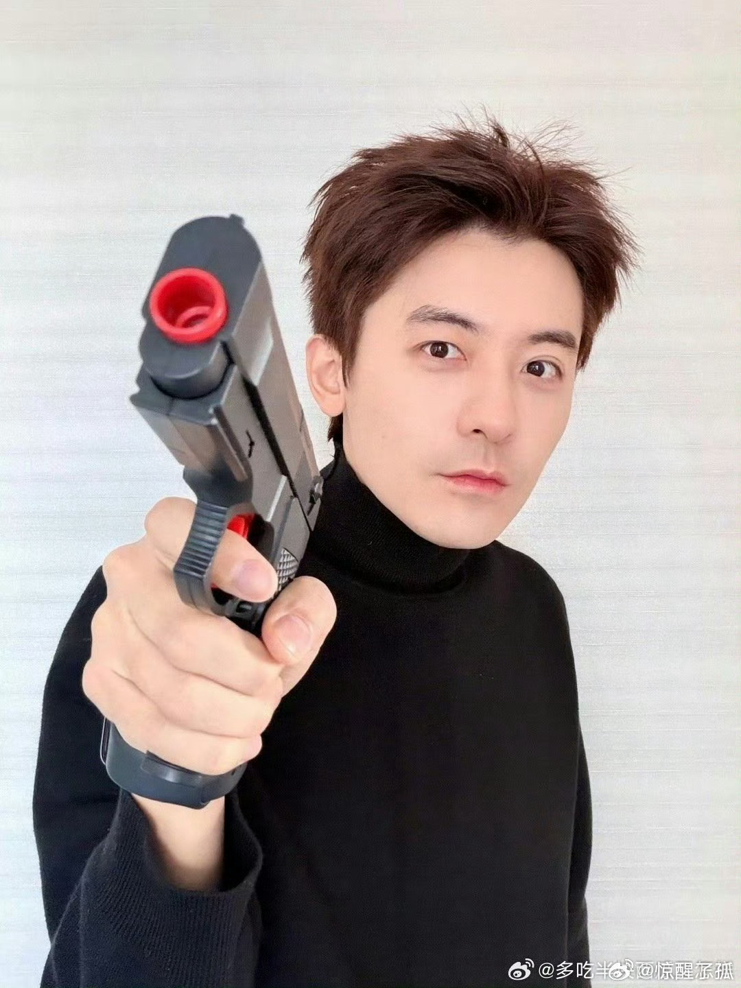 赵志伟被自己演的韩宾气到了电视剧我的山与海 看到赵志伟发文吐槽韩宾直接被圈粉，韩