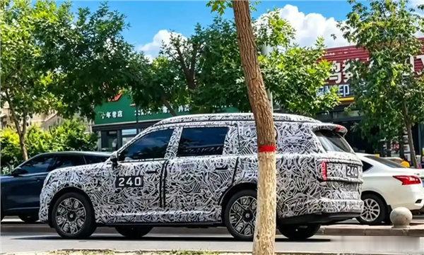 小米寻天SUV路试谍照 【小米寻天SUV双车谍照曝光 ：大号车型配升降车顶】近期