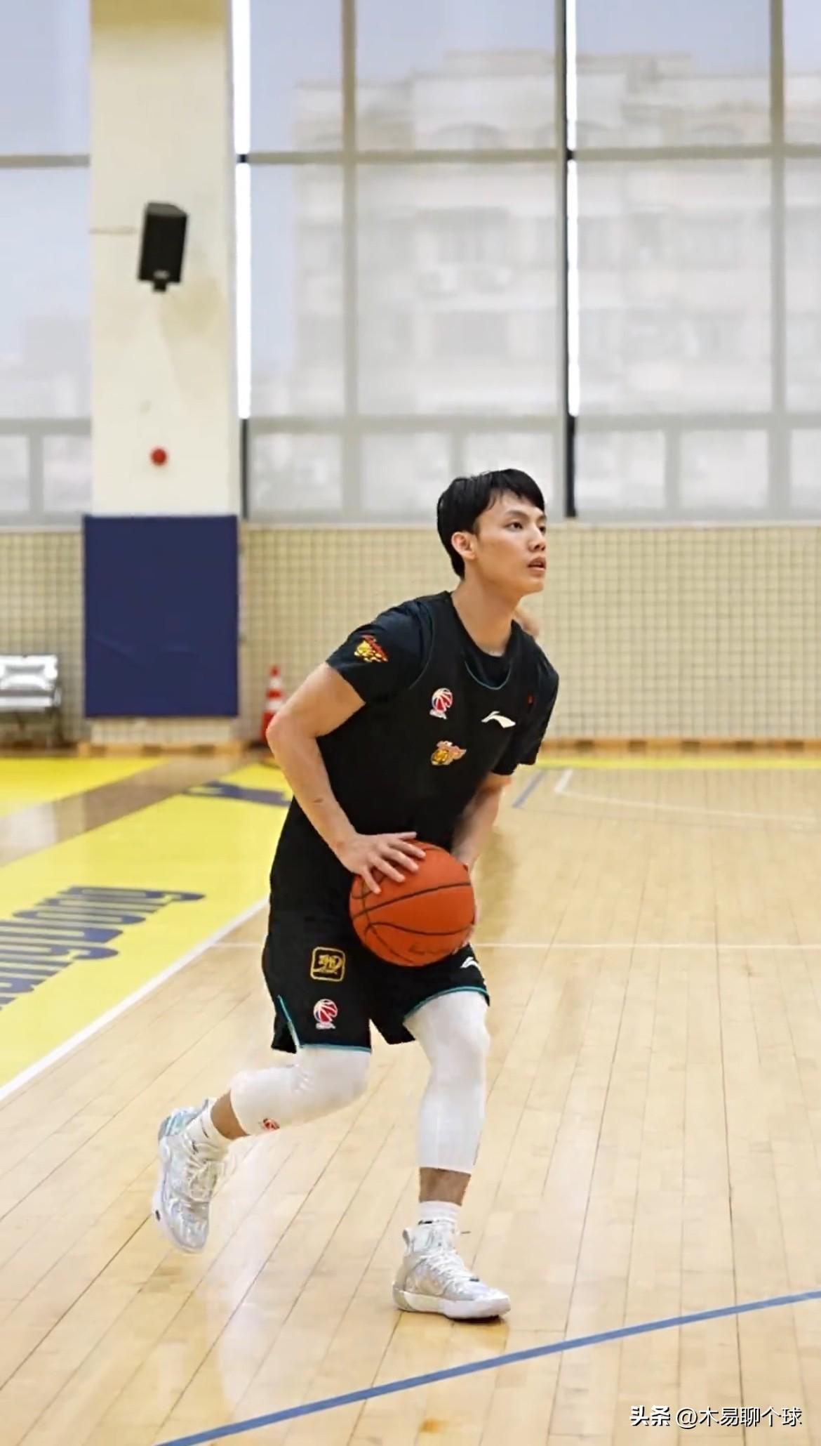 广东男篮主场欲复仇：意在磨合阵容！
广东男篮昨天晚上发布训练视频，广东男篮全员积