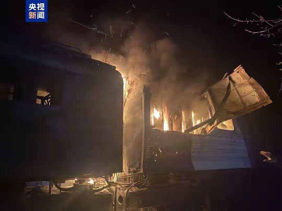 突发！哈尔科夫地区一列火车遭到俄军突袭，乌副总理紧急发声！
 
中东战局向持久战