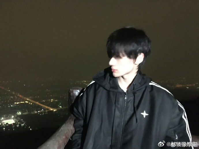 余宇涵公司年会中了一等奖我们的爸爸余宇涵在《我们的爸爸》直播中分享人生幸福瞬间，