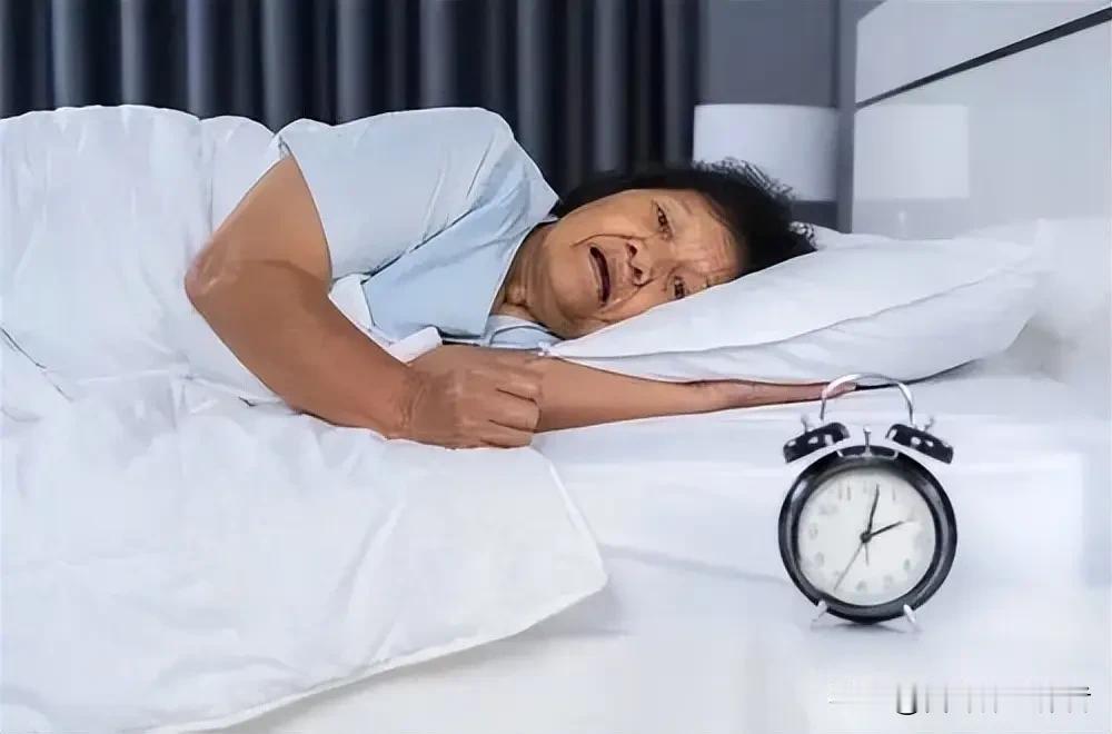 睡眠时长暗藏衰老密码，多数人日常作息已然踩雷
 
长久以来大众普遍认定八小时睡眠