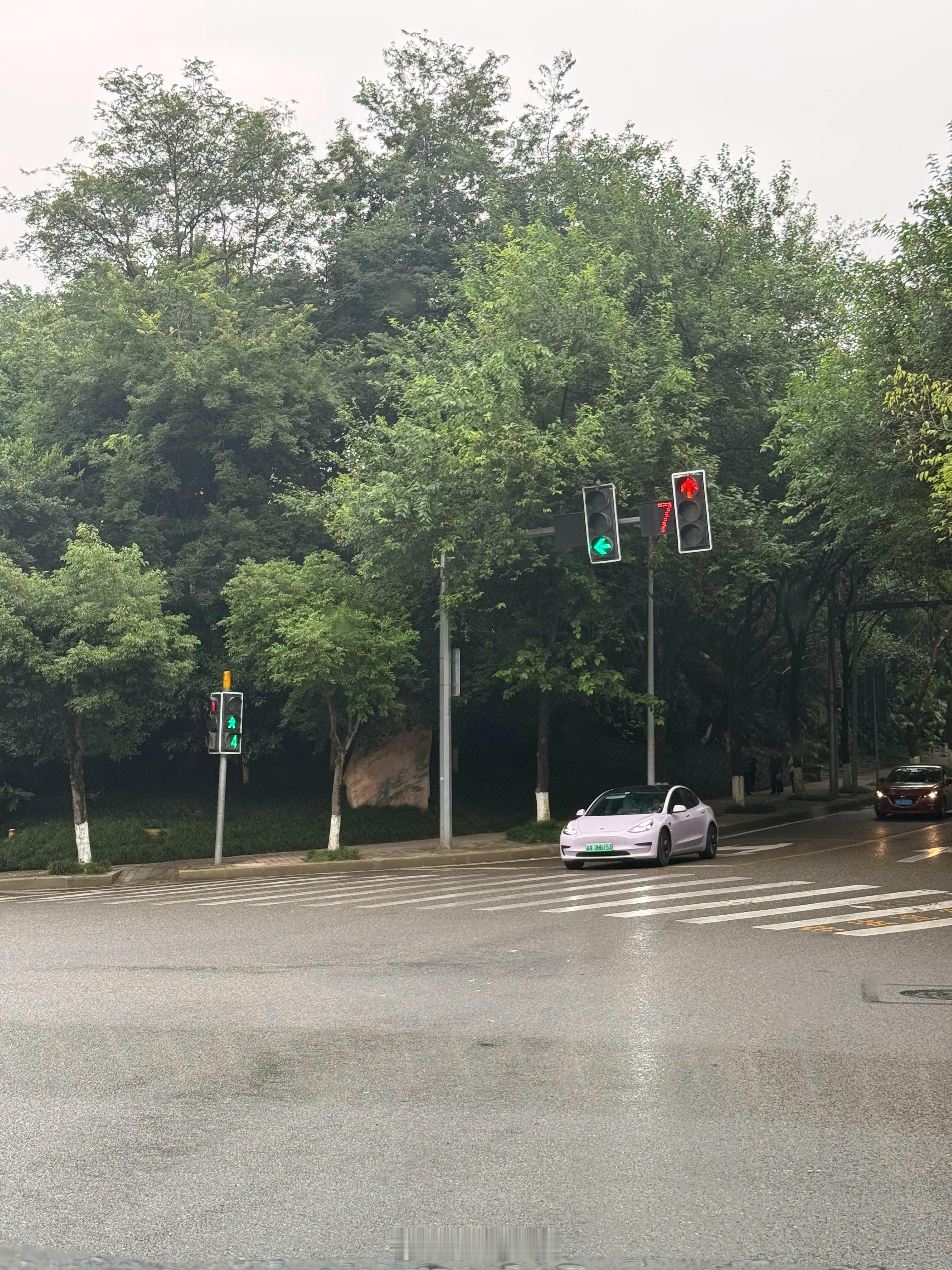 早上好呀，我已经把初中生和她的学习小组送到图书馆了。现在去接学习小组剩下的一个孩
