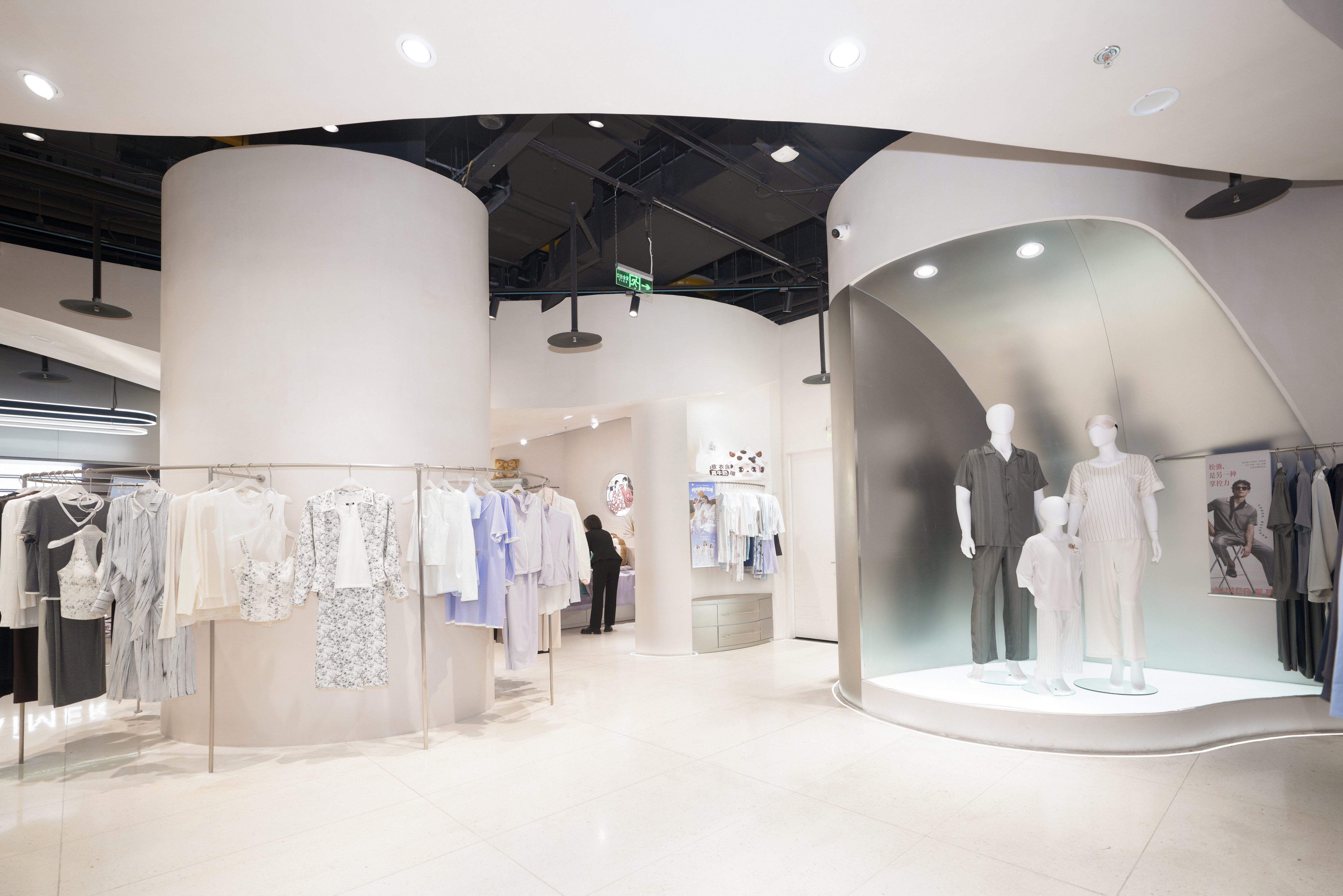 爱慕店长竟然是柯爱林爱慕这次真的懂女生诶～封面文胸的纯净白、复古棕配色都好好看，