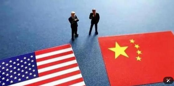 中美之间，已经没有回头路了。美国已经勒住中国经济的咽喉；而中国也正对着美国的高科
